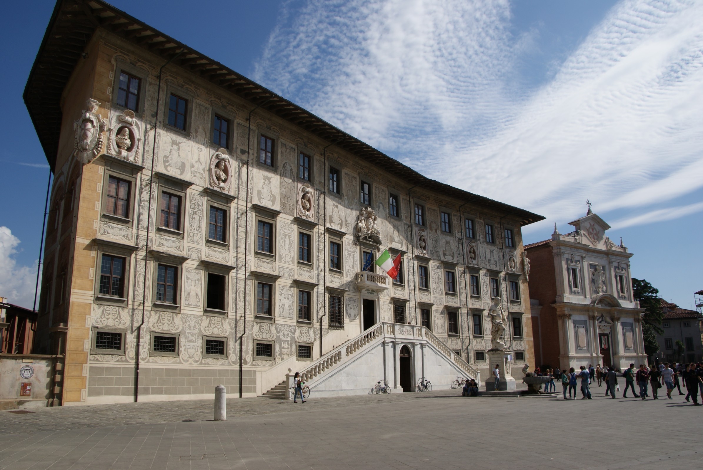 https://mdw-travel-data-us-east-1.s3.amazonaws.com/img/country/Italy/Piazza-dei-Cavalieri/img_05.jpg