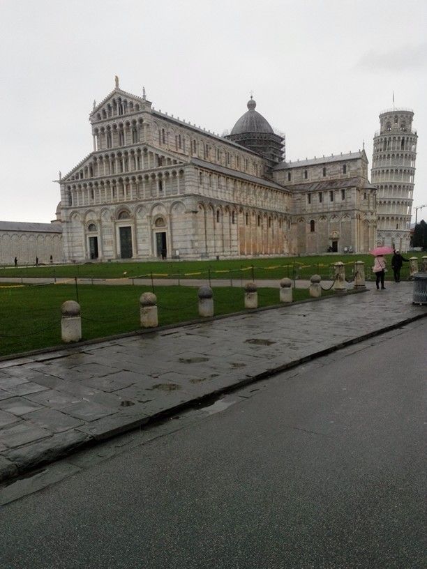 https://mdw-travel-data-us-east-1.s3.amazonaws.com/img/country/Italy/Piazza-dei-Miracoli/img_01.jpg