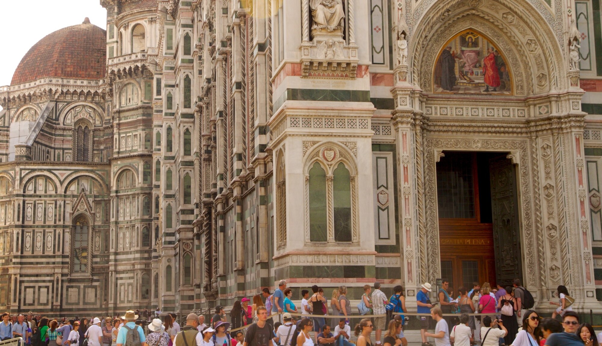 https://mdw-travel-data-us-east-1.s3.amazonaws.com/img/country/Italy/Piazza-del-Duomo/img_02.jpg