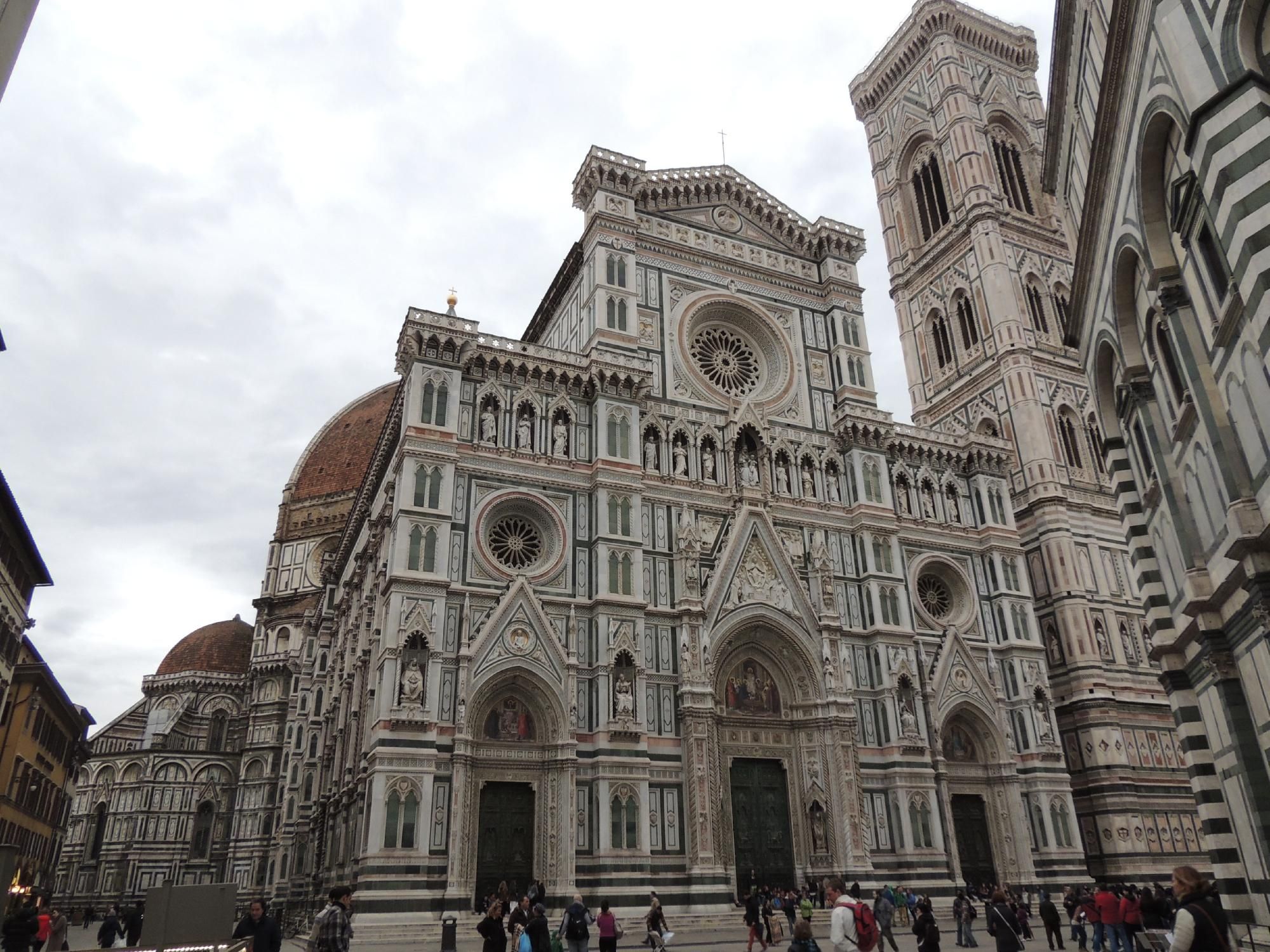 https://mdw-travel-data-us-east-1.s3.amazonaws.com/img/country/Italy/Piazza-del-Duomo/img_03.jpg