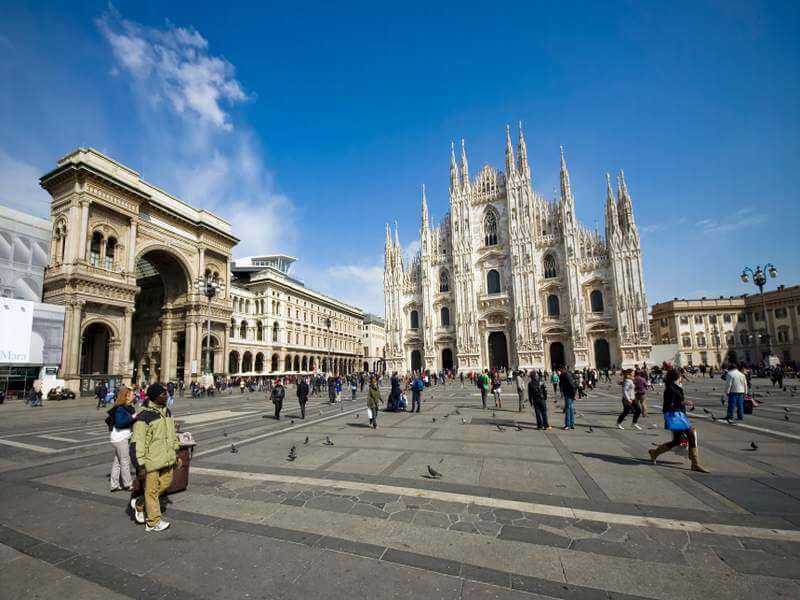 https://mdw-travel-data-us-east-1.s3.amazonaws.com/img/country/Italy/Piazza-del-Duomo/img_05.jpg