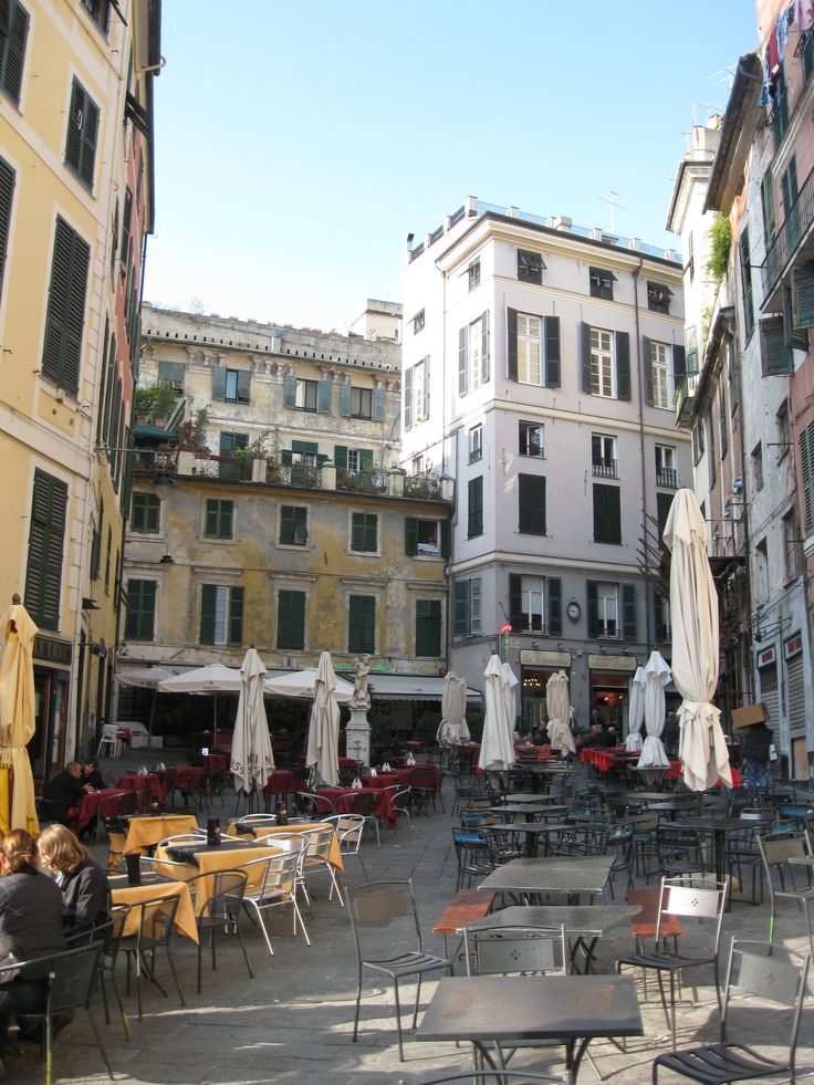 https://mdw-travel-data-us-east-1.s3.amazonaws.com/img/country/Italy/Piazza-delle-Erbe/img_04.jpg