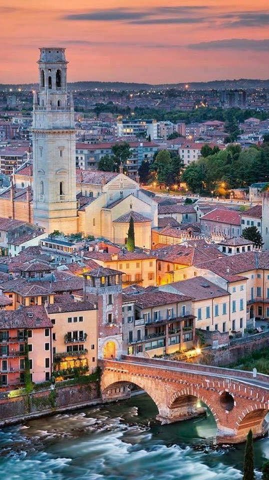https://mdw-travel-data-us-east-1.s3.amazonaws.com/img/country/Italy/Piazze-di-Verona/img_01.jpg