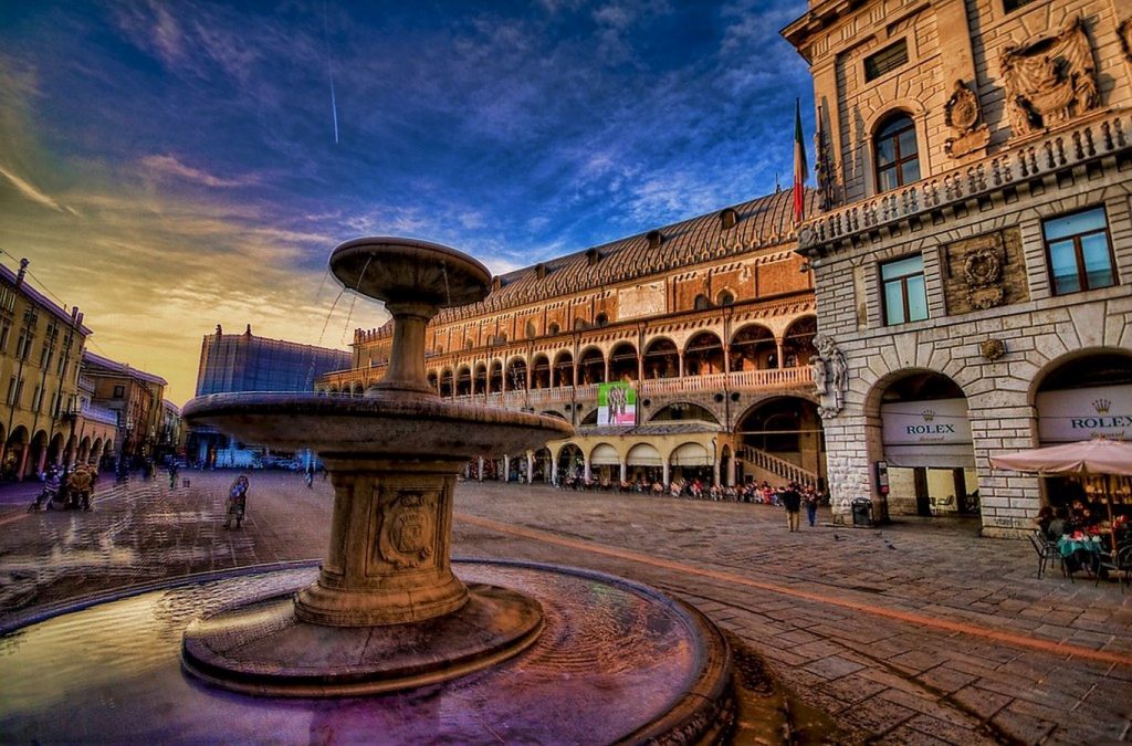 https://mdw-travel-data-us-east-1.s3.amazonaws.com/img/country/Italy/Piazze-di-Verona/img_03.jpg