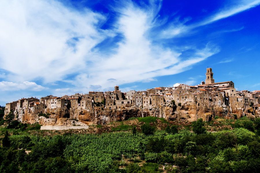https://mdw-travel-data-us-east-1.s3.amazonaws.com/img/country/Italy/Pitigliano/img_02.jpg