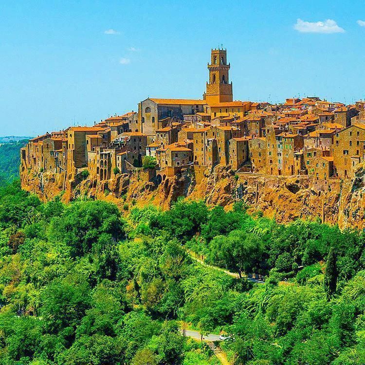 https://mdw-travel-data-us-east-1.s3.amazonaws.com/img/country/Italy/Pitigliano/img_03.jpg