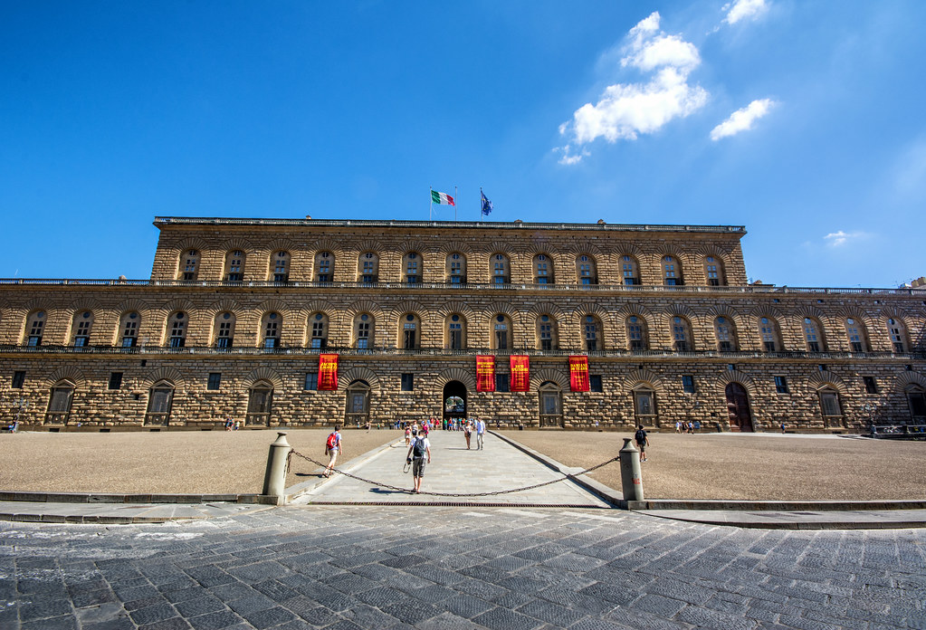 https://mdw-travel-data-us-east-1.s3.amazonaws.com/img/country/Italy/Pitti-Palace/img_00.jpg