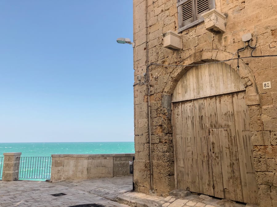 https://mdw-travel-data-us-east-1.s3.amazonaws.com/img/country/Italy/Polignano-a-Mare/img_01.jpg