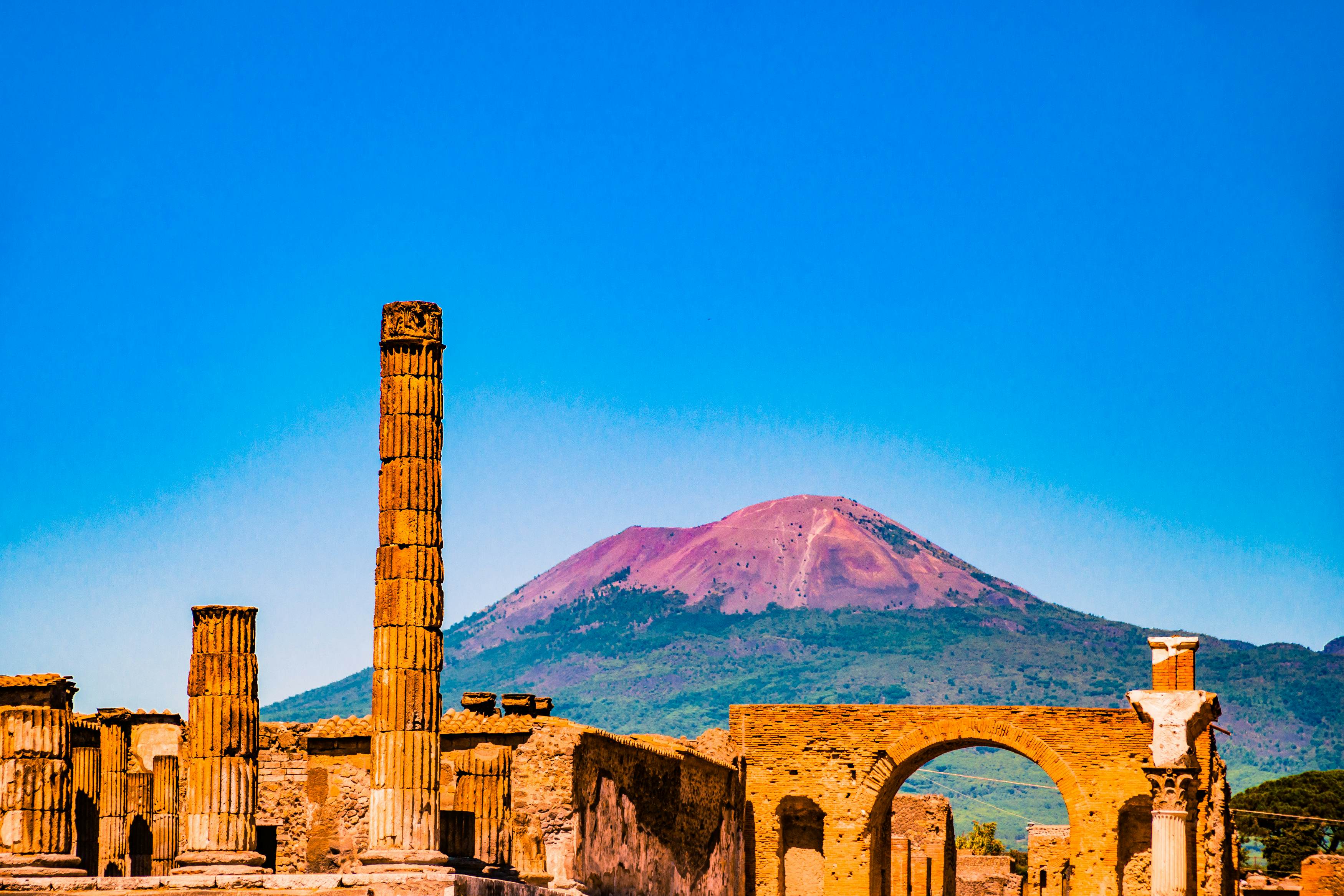 https://mdw-travel-data-us-east-1.s3.amazonaws.com/img/country/Italy/Pompeii-Forum/img_02.jpg
