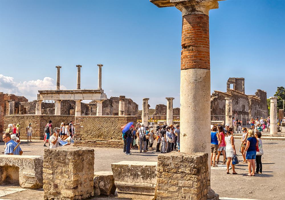 https://mdw-travel-data-us-east-1.s3.amazonaws.com/img/country/Italy/Pompeii/img_01.jpg