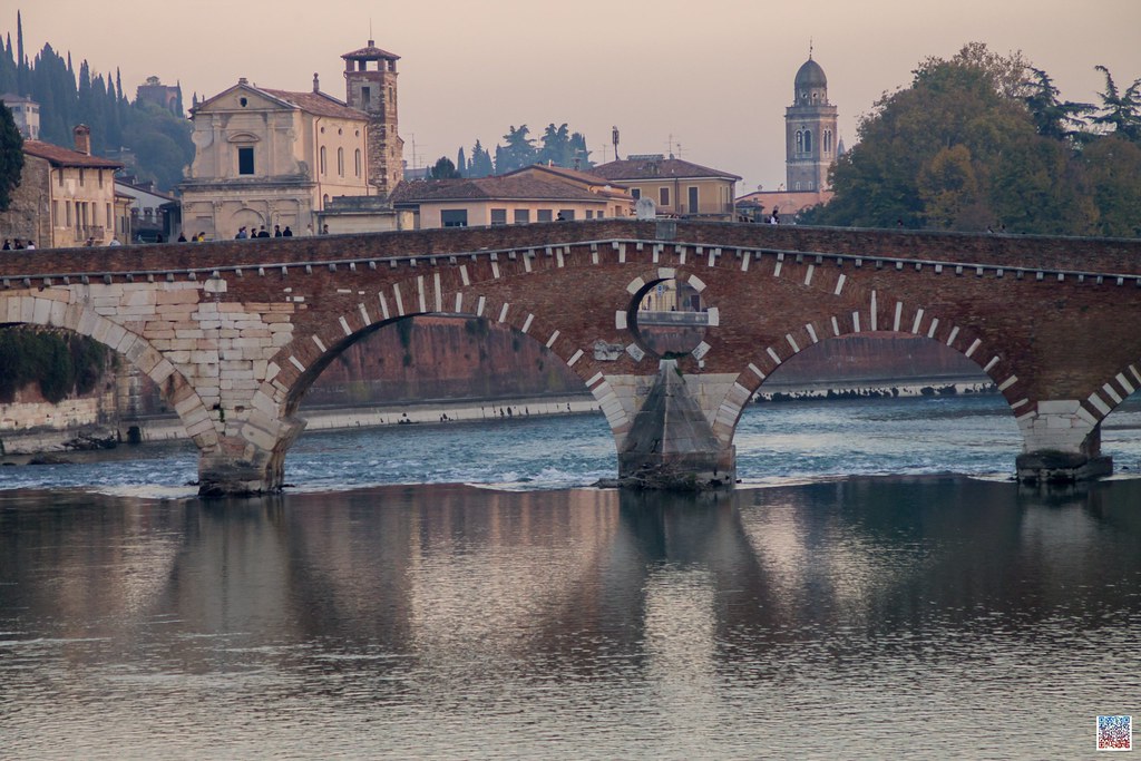 https://mdw-travel-data-us-east-1.s3.amazonaws.com/img/country/Italy/Ponte-Pietra/img_01.jpg