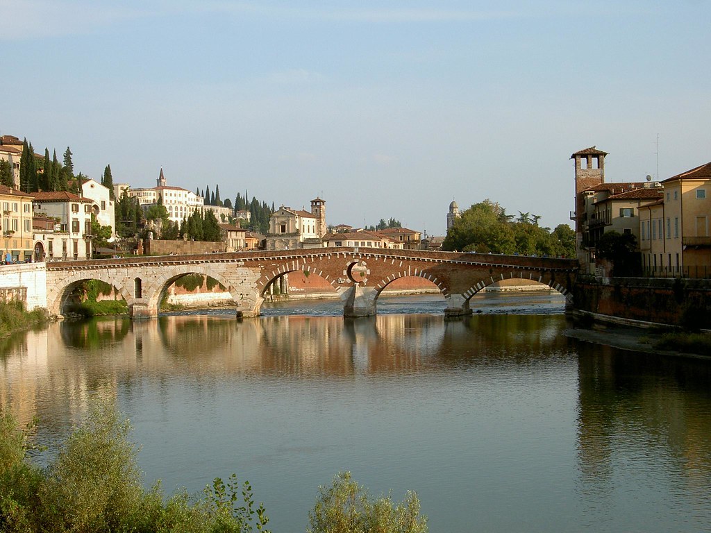 https://mdw-travel-data-us-east-1.s3.amazonaws.com/img/country/Italy/Ponte-Pietra/img_03.jpg