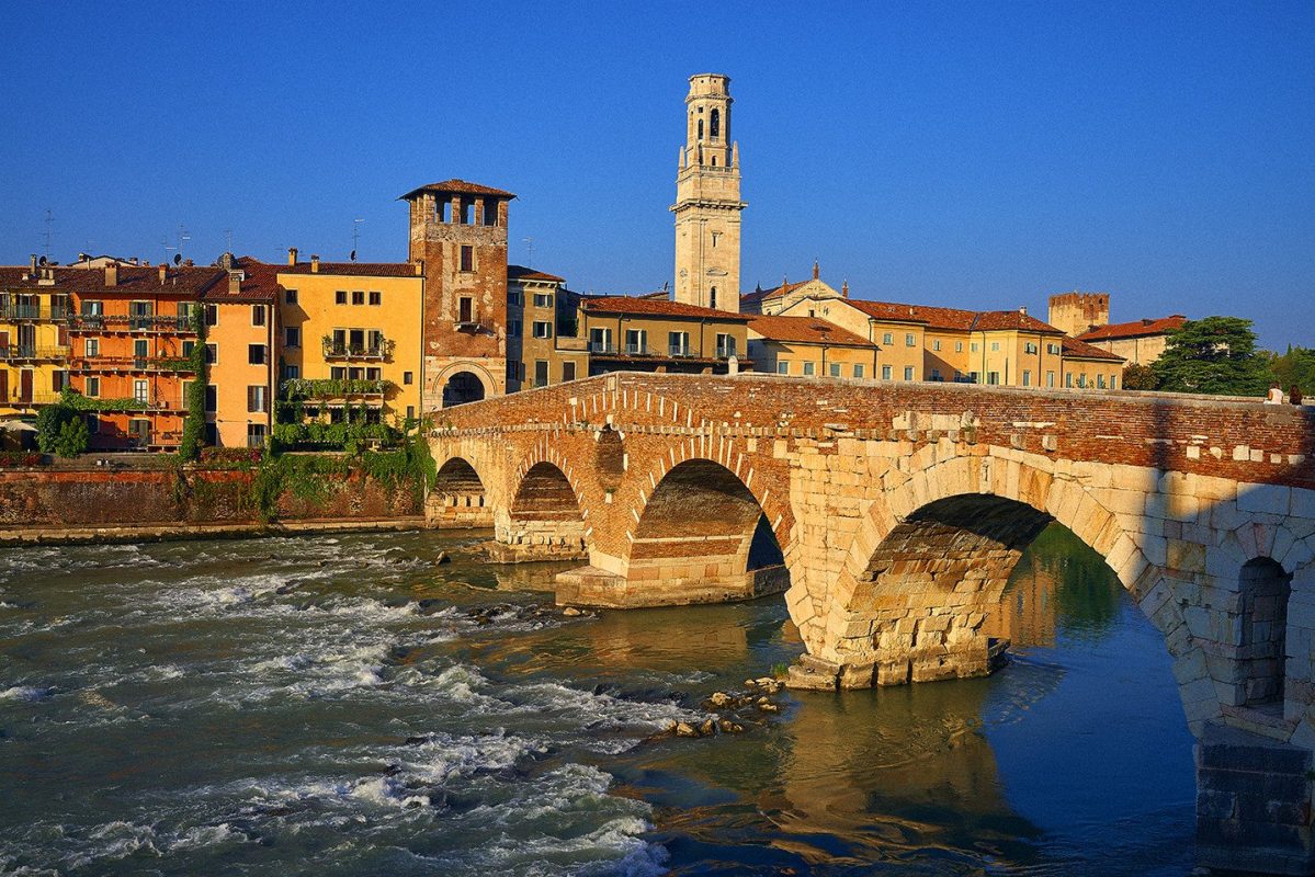 https://mdw-travel-data-us-east-1.s3.amazonaws.com/img/country/Italy/Ponte-Pietra/img_04.jpg