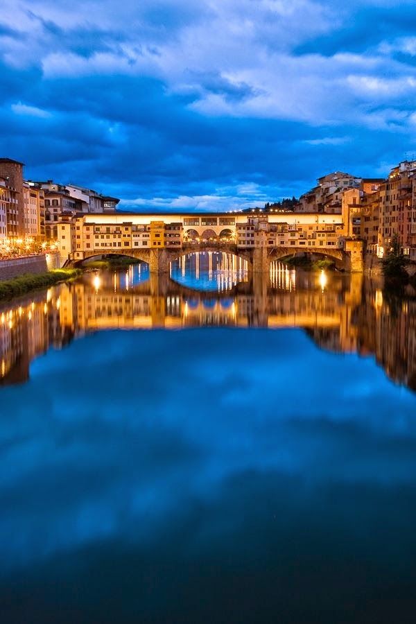https://mdw-travel-data-us-east-1.s3.amazonaws.com/img/country/Italy/Ponte-Vecchio/img_02.jpg