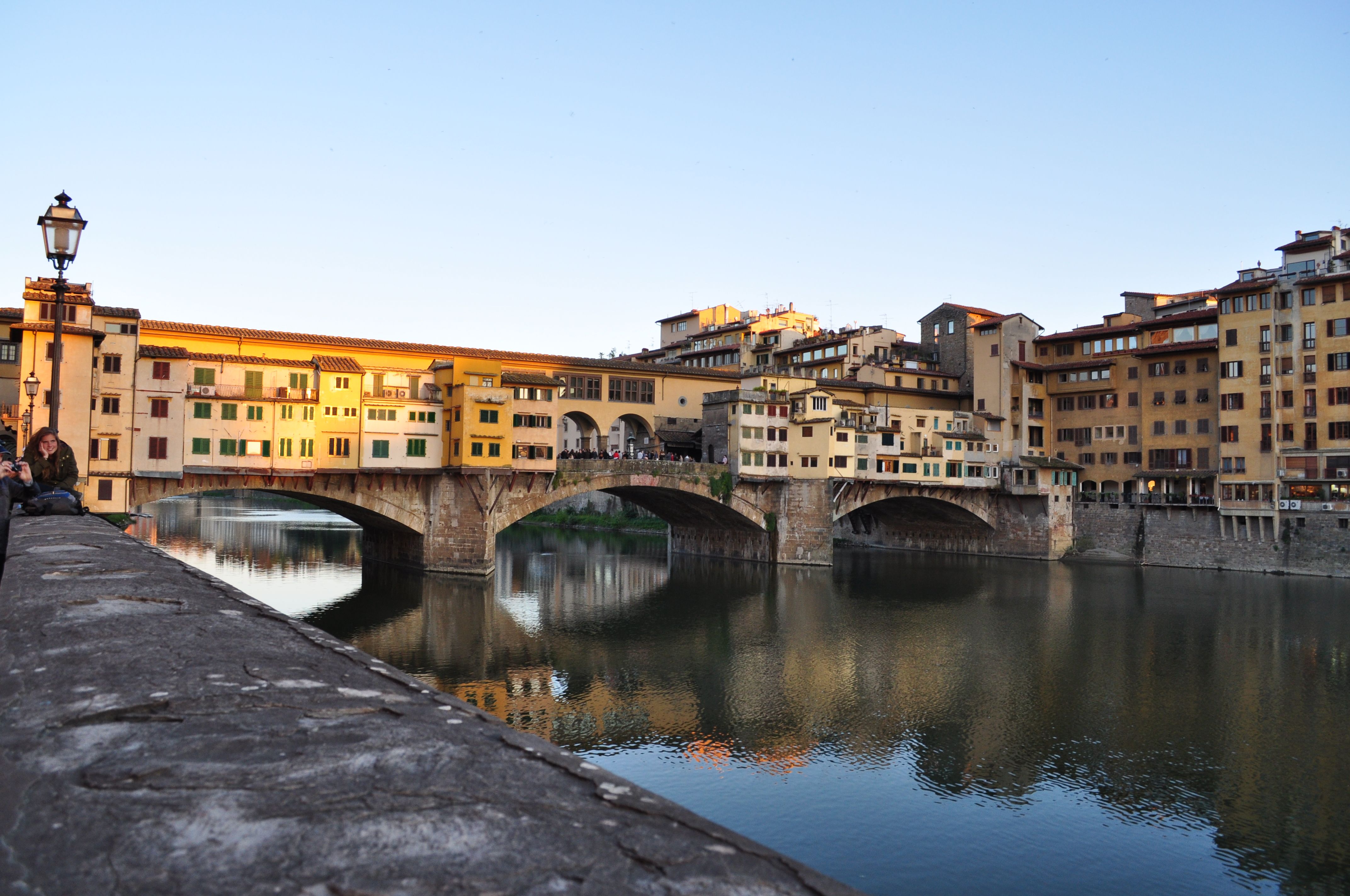 https://mdw-travel-data-us-east-1.s3.amazonaws.com/img/country/Italy/Ponte-Vecchio/img_04.jpg