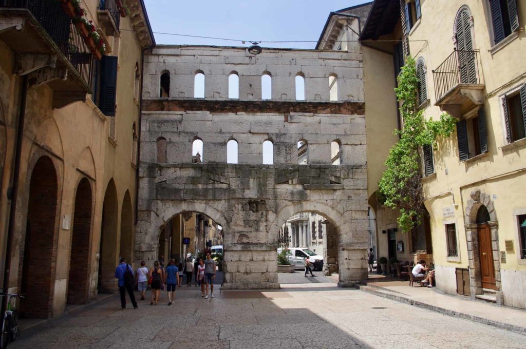 https://mdw-travel-data-us-east-1.s3.amazonaws.com/img/country/Italy/Porta-Borsari/img_05.jpg