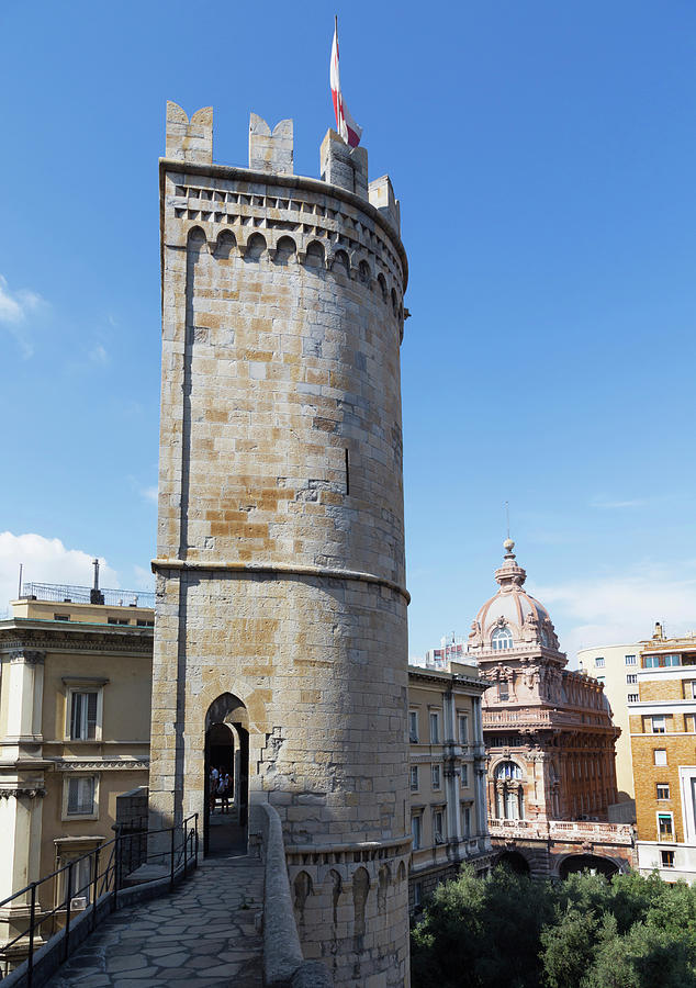 https://mdw-travel-data-us-east-1.s3.amazonaws.com/img/country/Italy/Porta-Soprana/img_02.jpg