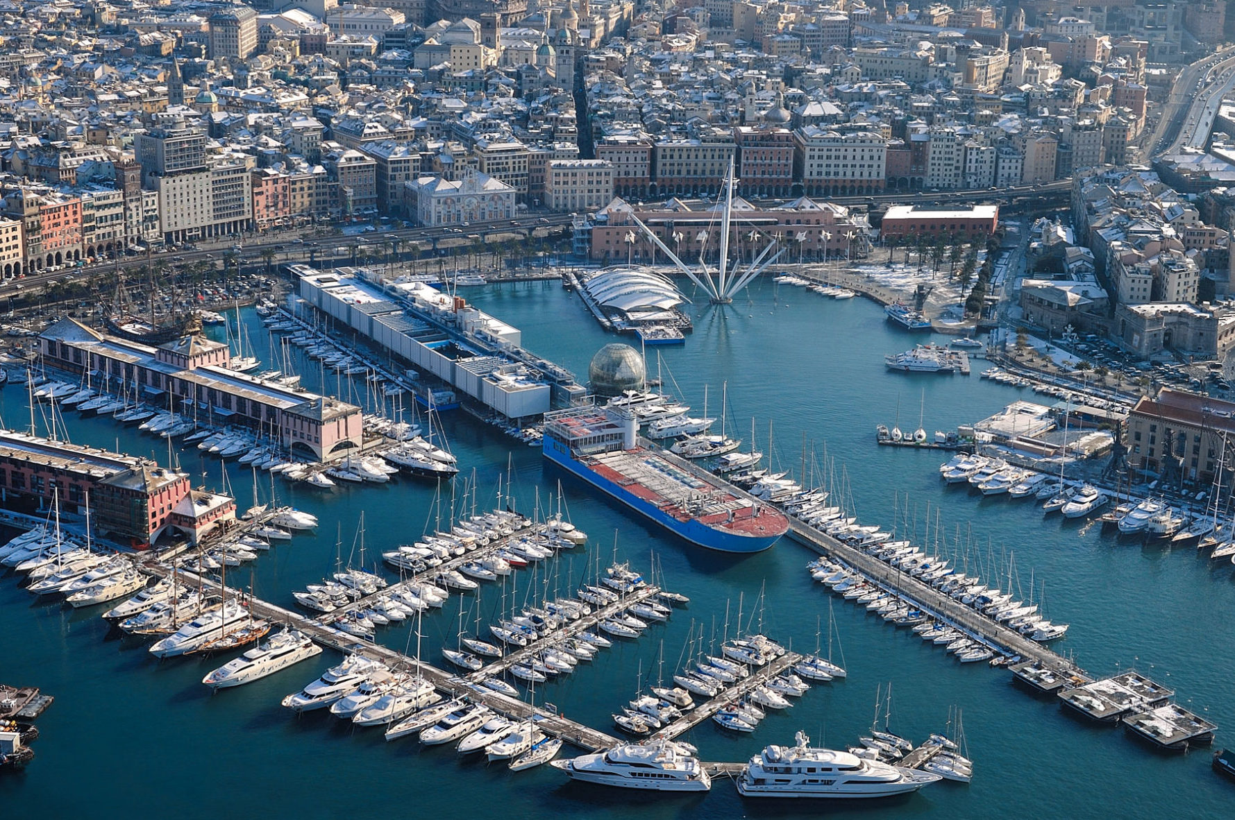 https://mdw-travel-data-us-east-1.s3.amazonaws.com/img/country/Italy/Porto-Antico/img_01.jpg