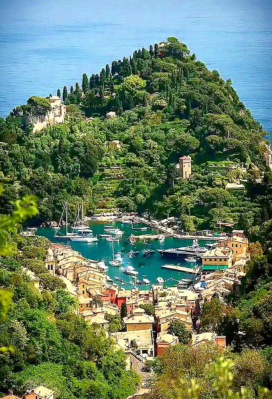 https://mdw-travel-data-us-east-1.s3.amazonaws.com/img/country/Italy/Portofino/img_03.jpg