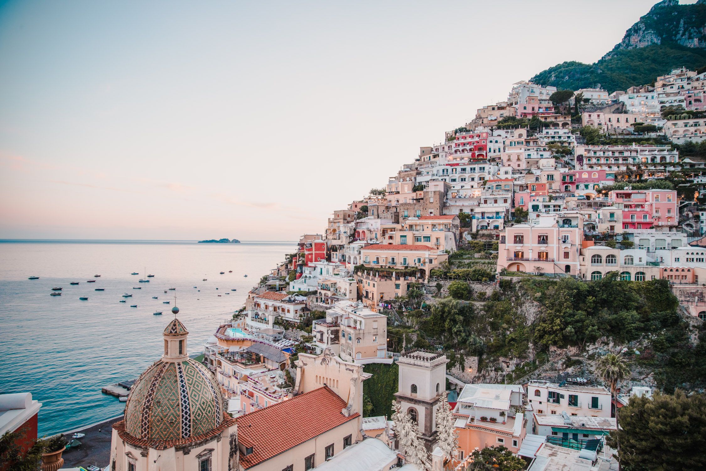 https://mdw-travel-data-us-east-1.s3.amazonaws.com/img/country/Italy/Positano/img_03.jpg