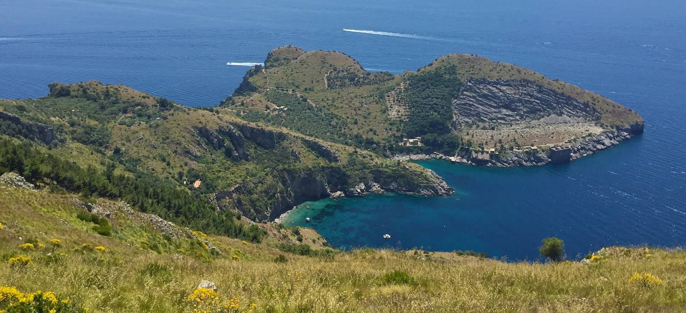 https://mdw-travel-data-us-east-1.s3.amazonaws.com/img/country/Italy/Punta-Campanella/img_02.jpg