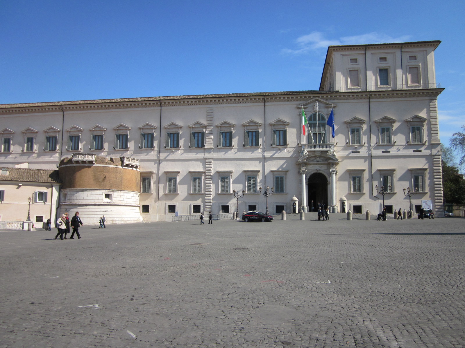 https://mdw-travel-data-us-east-1.s3.amazonaws.com/img/country/Italy/Quirinal-Palace/img_01.jpg