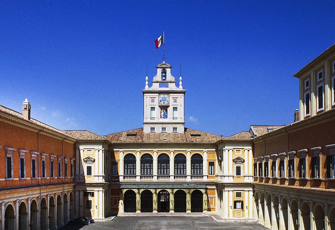 https://mdw-travel-data-us-east-1.s3.amazonaws.com/img/country/Italy/Quirinal-Palace/img_04.jpg
