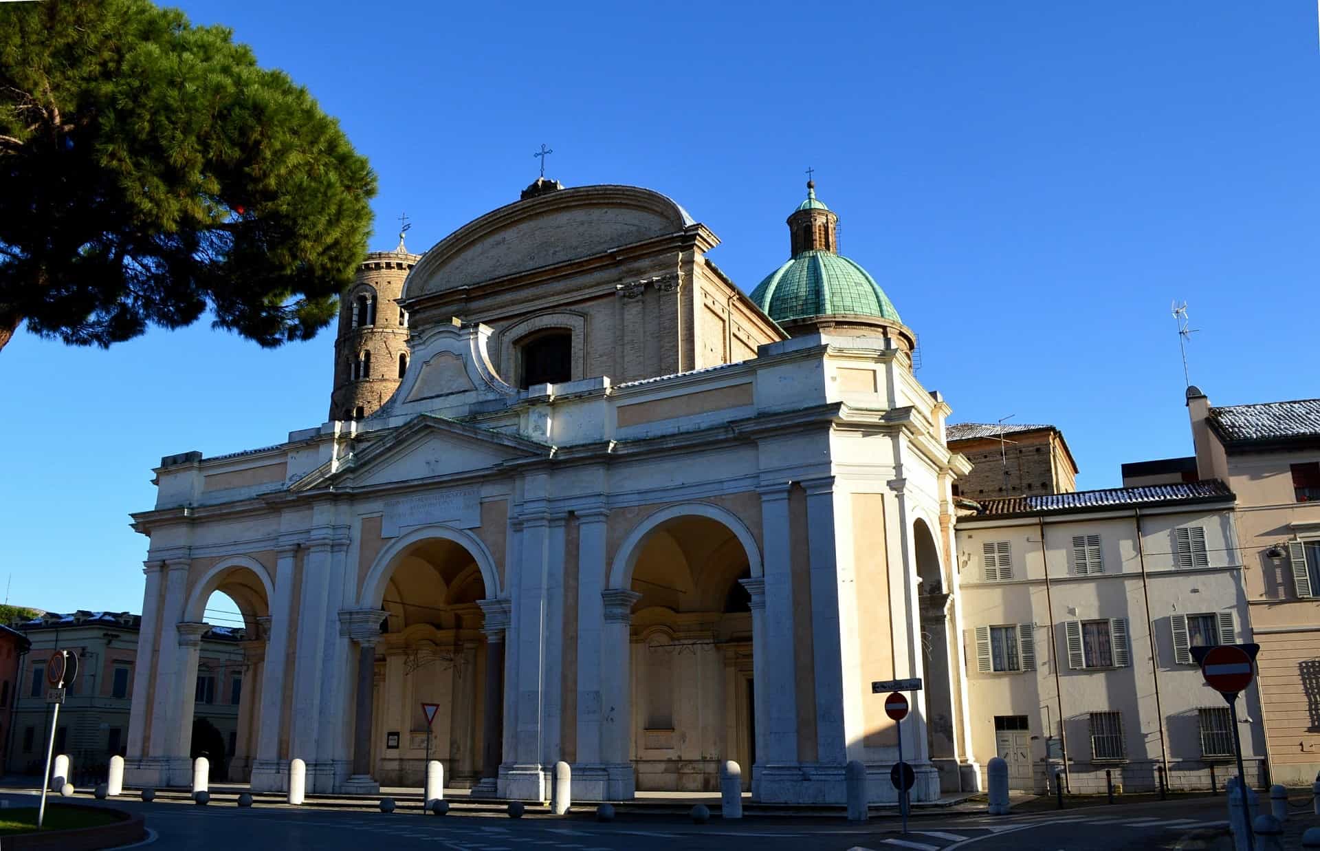 https://mdw-travel-data-us-east-1.s3.amazonaws.com/img/country/Italy/Ravenna/img_01.jpg
