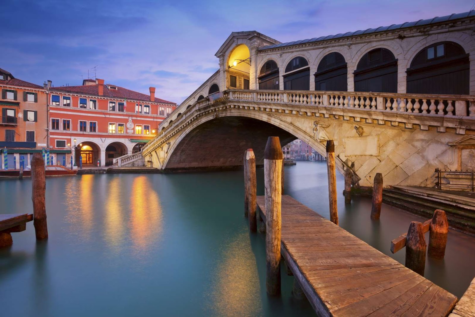 https://mdw-travel-data-us-east-1.s3.amazonaws.com/img/country/Italy/Rialto-Bridge/img_02.jpg
