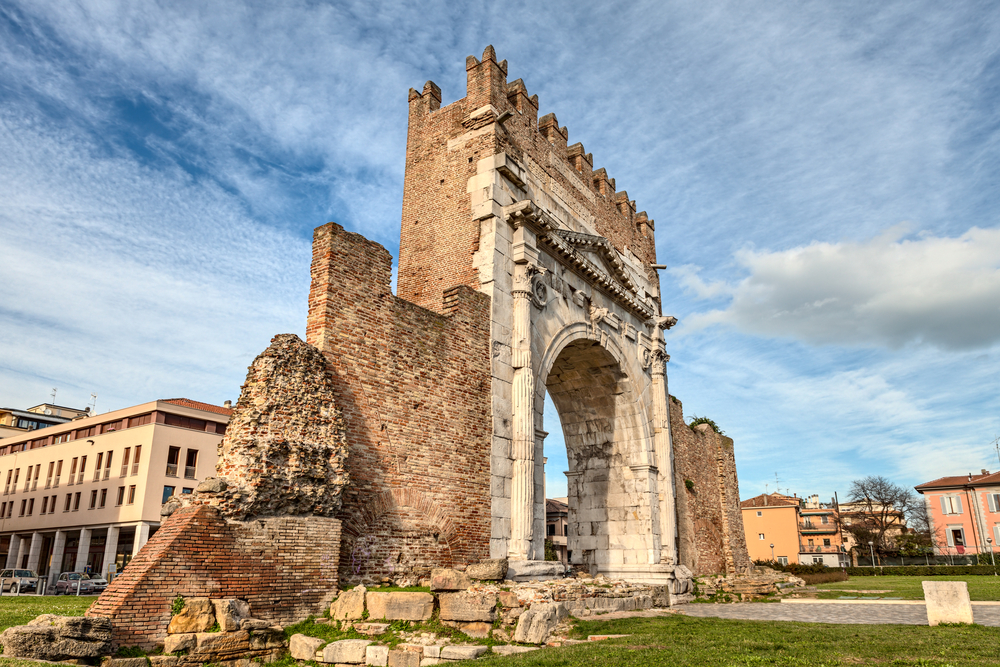 https://mdw-travel-data-us-east-1.s3.amazonaws.com/img/country/Italy/Rimini/img_01.jpg