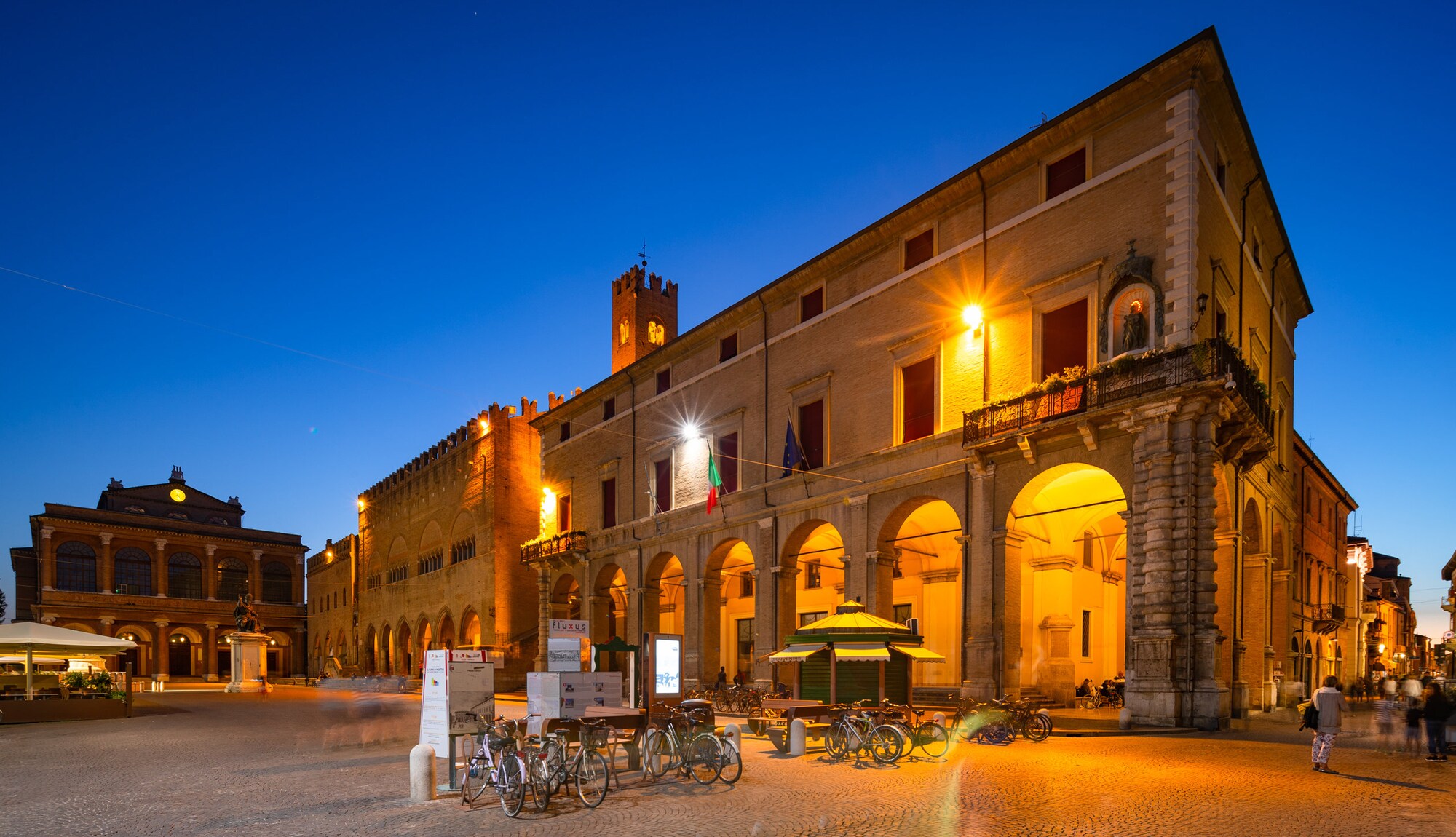 https://mdw-travel-data-us-east-1.s3.amazonaws.com/img/country/Italy/Rimini/img_02.jpg