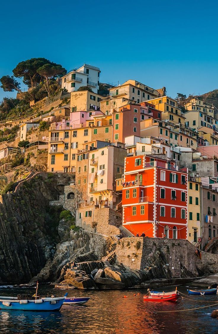 https://mdw-travel-data-us-east-1.s3.amazonaws.com/img/country/Italy/Riomaggiore/img_01.jpg