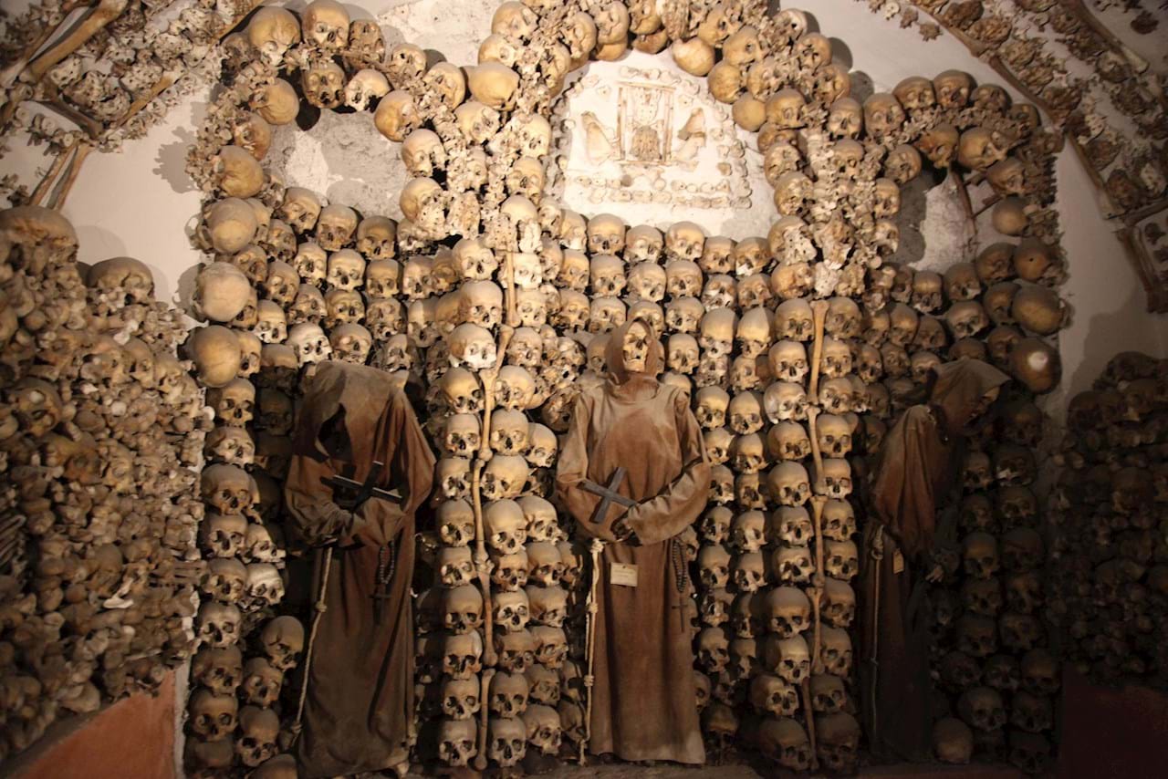 https://mdw-travel-data-us-east-1.s3.amazonaws.com/img/country/Italy/Roman-Catacombs/img_05.jpg