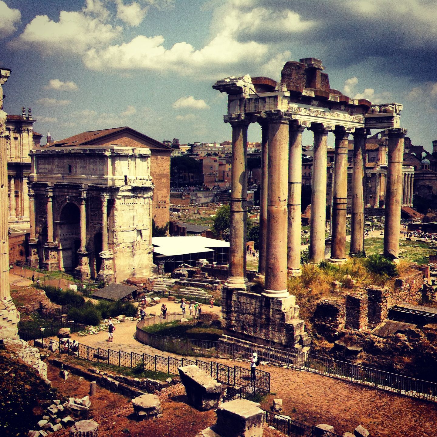 https://mdw-travel-data-us-east-1.s3.amazonaws.com/img/country/Italy/Roman-Forum/img_01.jpg