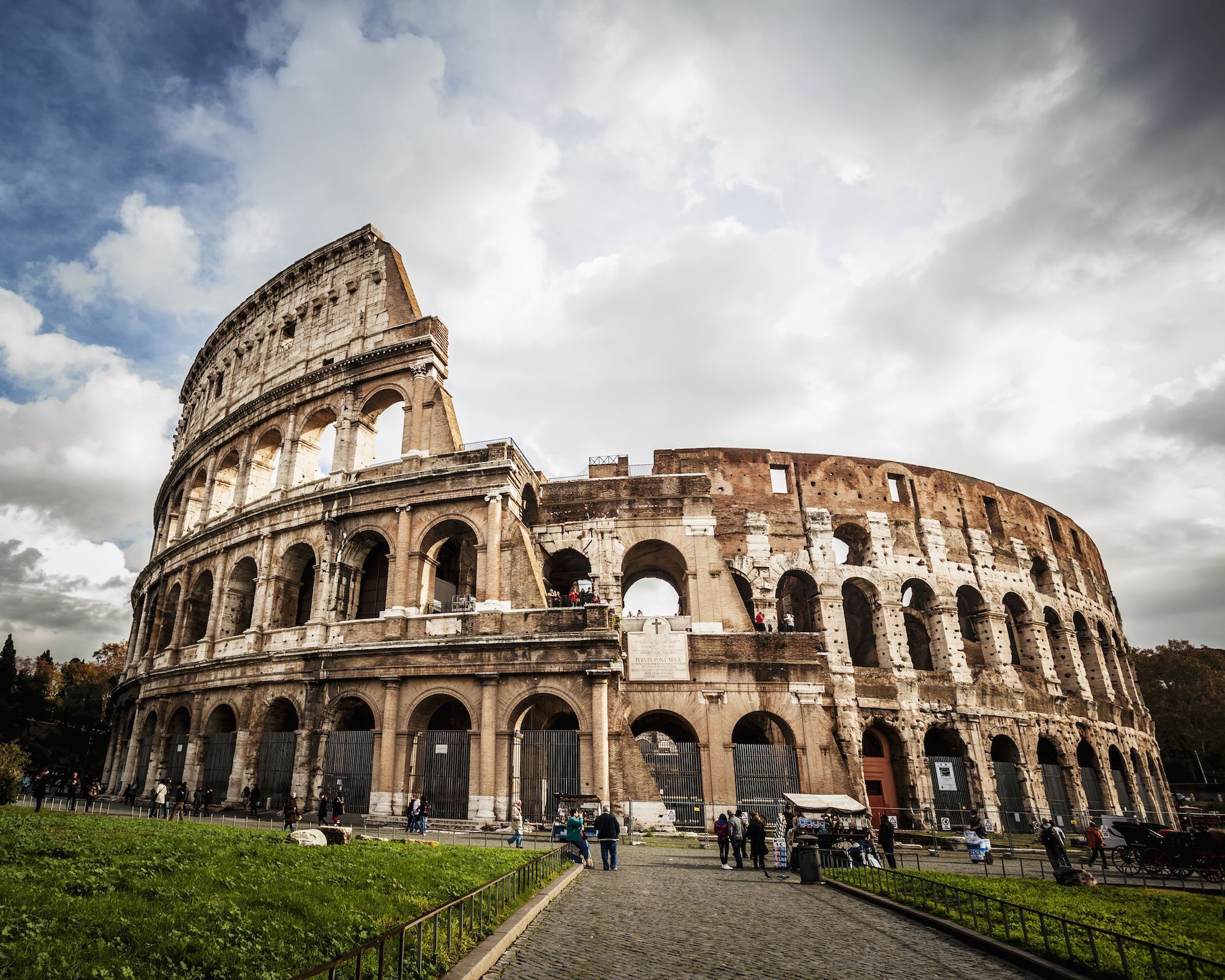 https://mdw-travel-data-us-east-1.s3.amazonaws.com/img/country/Italy/Roman-Forum/img_04.jpg