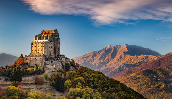 https://mdw-travel-data-us-east-1.s3.amazonaws.com/img/country/Italy/Sacra-di-San-Michele/img_01.jpg