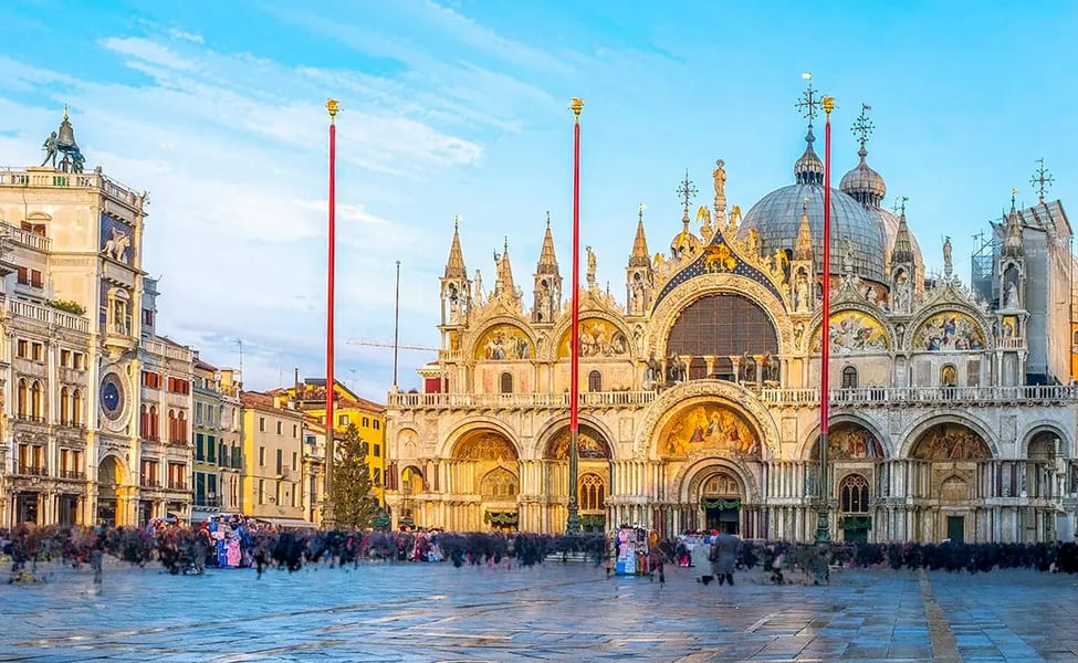 https://mdw-travel-data-us-east-1.s3.amazonaws.com/img/country/Italy/Saint-Marks-Basilica/img_01.jpg