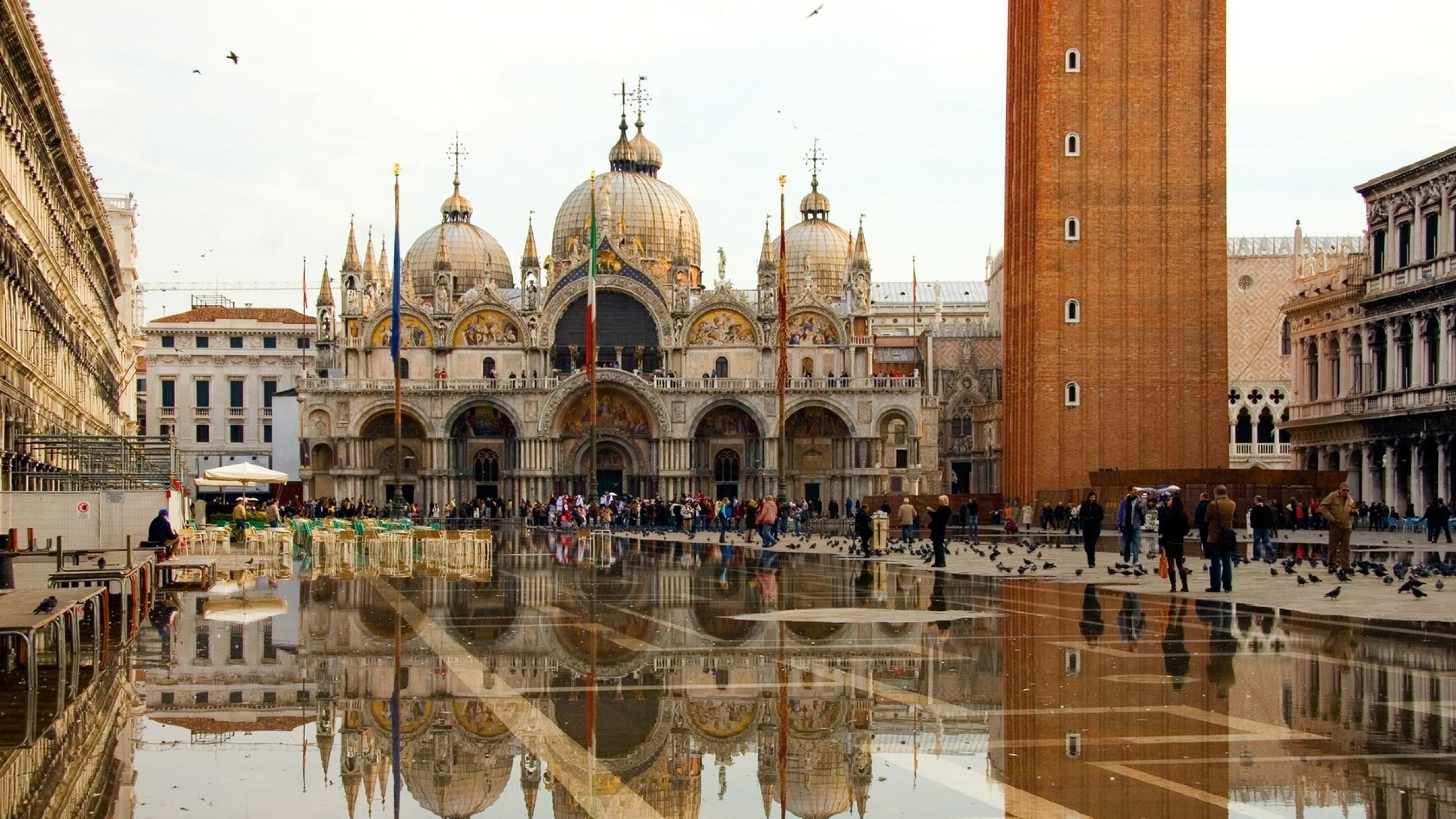 https://mdw-travel-data-us-east-1.s3.amazonaws.com/img/country/Italy/Saint-Marks-Basilica/img_02.jpg