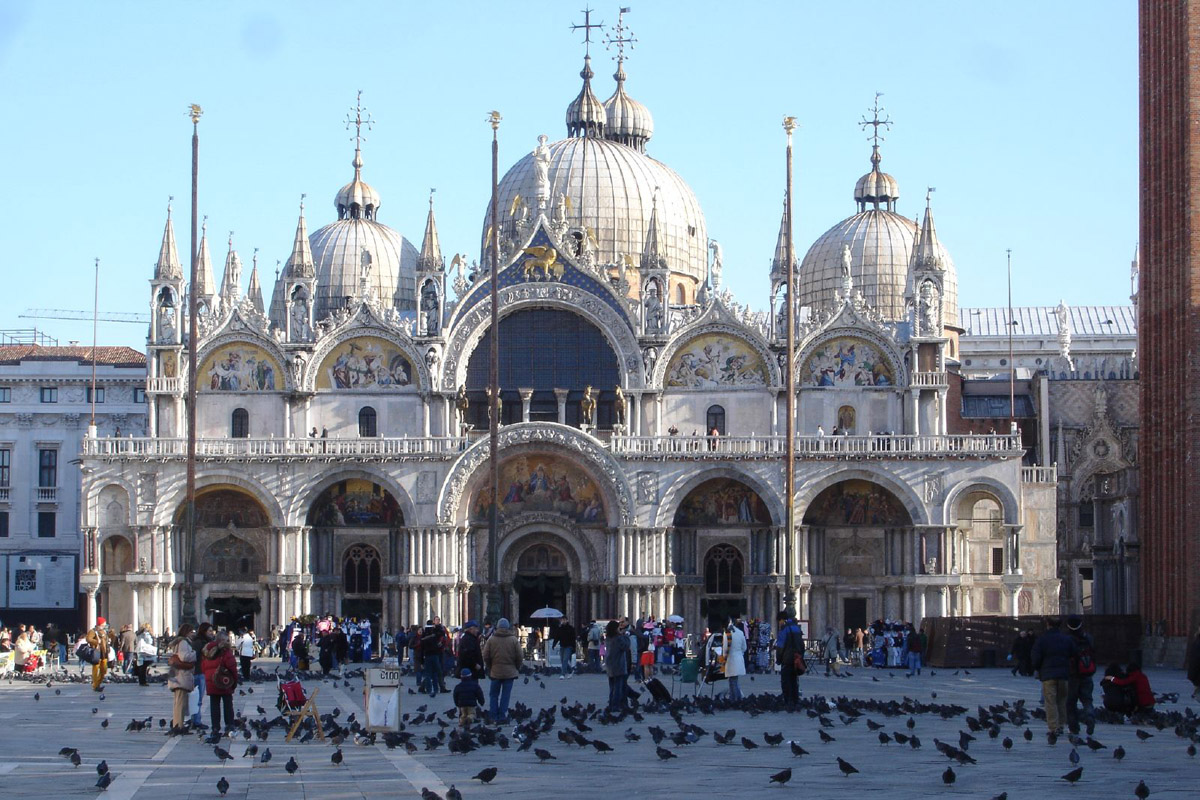 https://mdw-travel-data-us-east-1.s3.amazonaws.com/img/country/Italy/Saint-Marks-Basilica/img_04.jpg
