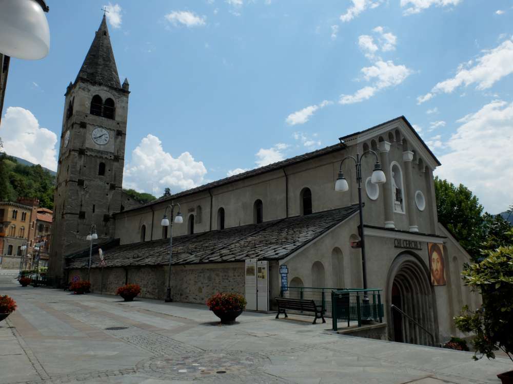 https://mdw-travel-data-us-east-1.s3.amazonaws.com/img/country/Italy/Saint-Vincent-Castle/img_02.jpg