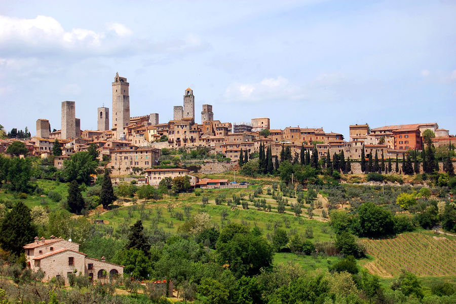 https://mdw-travel-data-us-east-1.s3.amazonaws.com/img/country/Italy/San-Gimignano/img_02.jpg