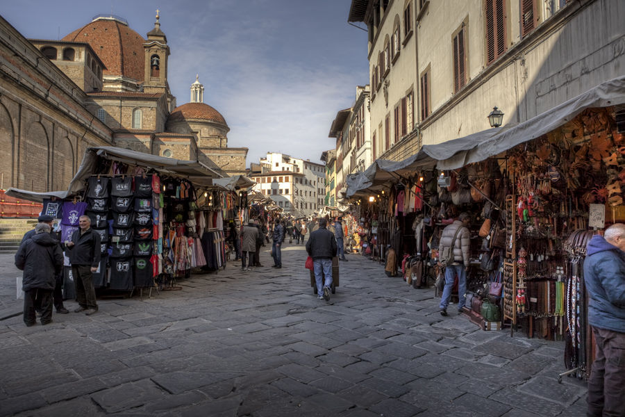 https://mdw-travel-data-us-east-1.s3.amazonaws.com/img/country/Italy/San-Lorenzo-Market/img_02.jpg