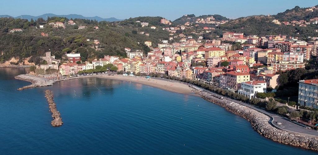 https://mdw-travel-data-us-east-1.s3.amazonaws.com/img/country/Italy/San-Terenzo/img_01.jpg