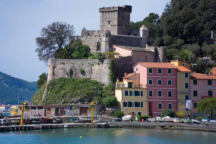 https://mdw-travel-data-us-east-1.s3.amazonaws.com/img/country/Italy/San-Terenzo/img_02.jpg
