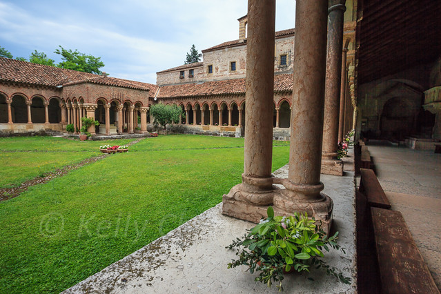 https://mdw-travel-data-us-east-1.s3.amazonaws.com/img/country/Italy/San-Zeno-Church/img_03.jpg