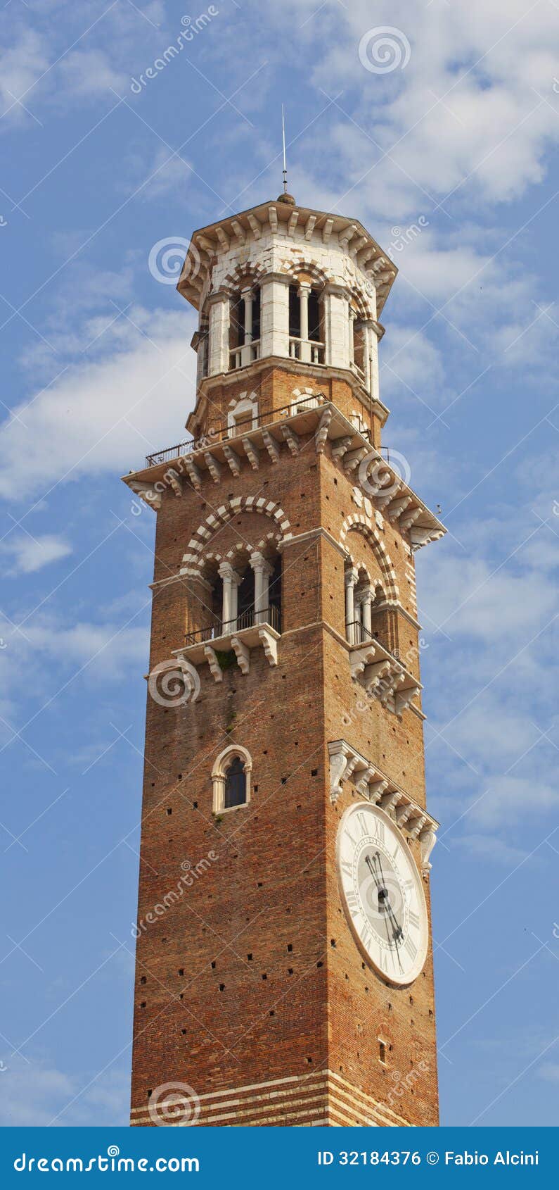 https://mdw-travel-data-us-east-1.s3.amazonaws.com/img/country/Italy/San-Zeno-Church/img_04.jpg