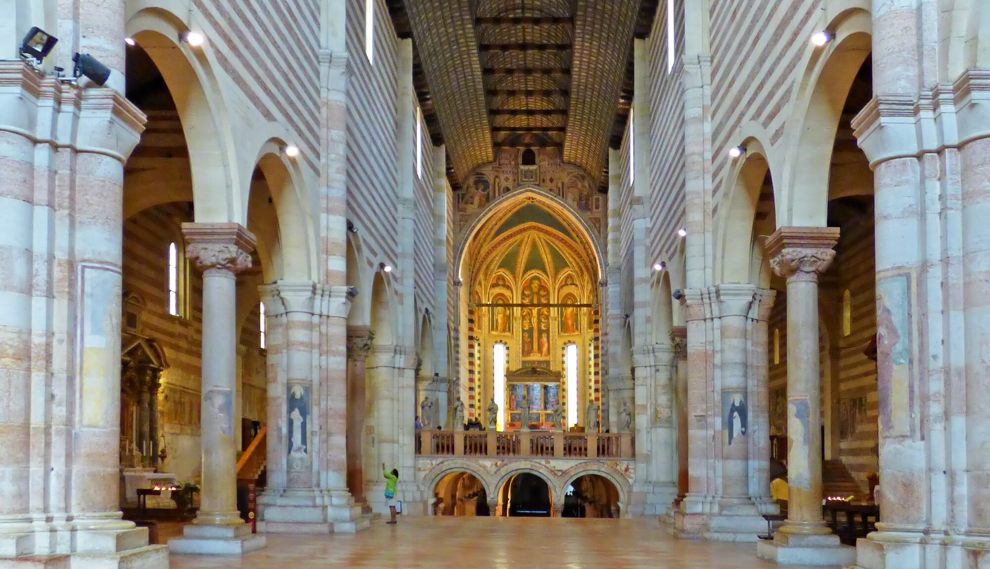 https://mdw-travel-data-us-east-1.s3.amazonaws.com/img/country/Italy/San-Zeno-Church/img_05.jpg