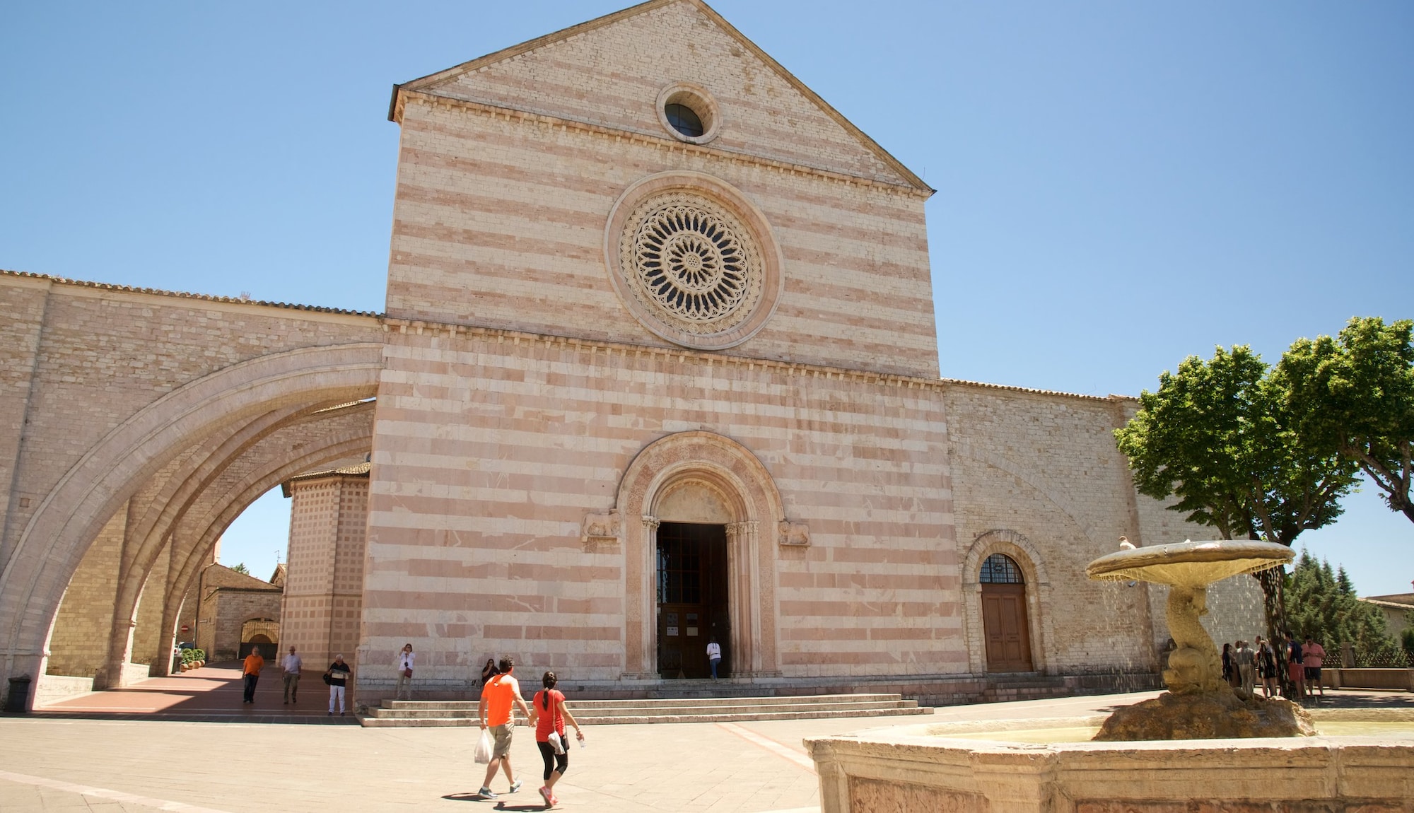https://mdw-travel-data-us-east-1.s3.amazonaws.com/img/country/Italy/Santa-Chiara/img_01.jpg