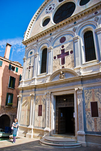 https://mdw-travel-data-us-east-1.s3.amazonaws.com/img/country/Italy/Santa-Maria-dei-Miracoli/img_05.jpg