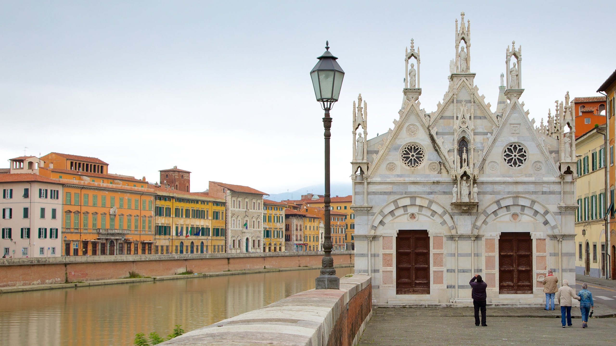 https://mdw-travel-data-us-east-1.s3.amazonaws.com/img/country/Italy/Santa-Maria-della-Spina/img_05.jpg